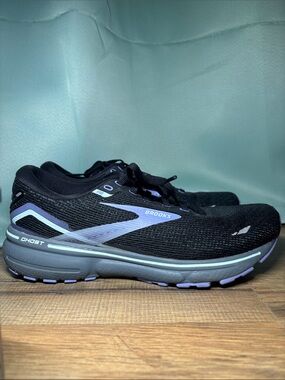 Brooks Ghost Running Shoes in Black with Lavender Highlights